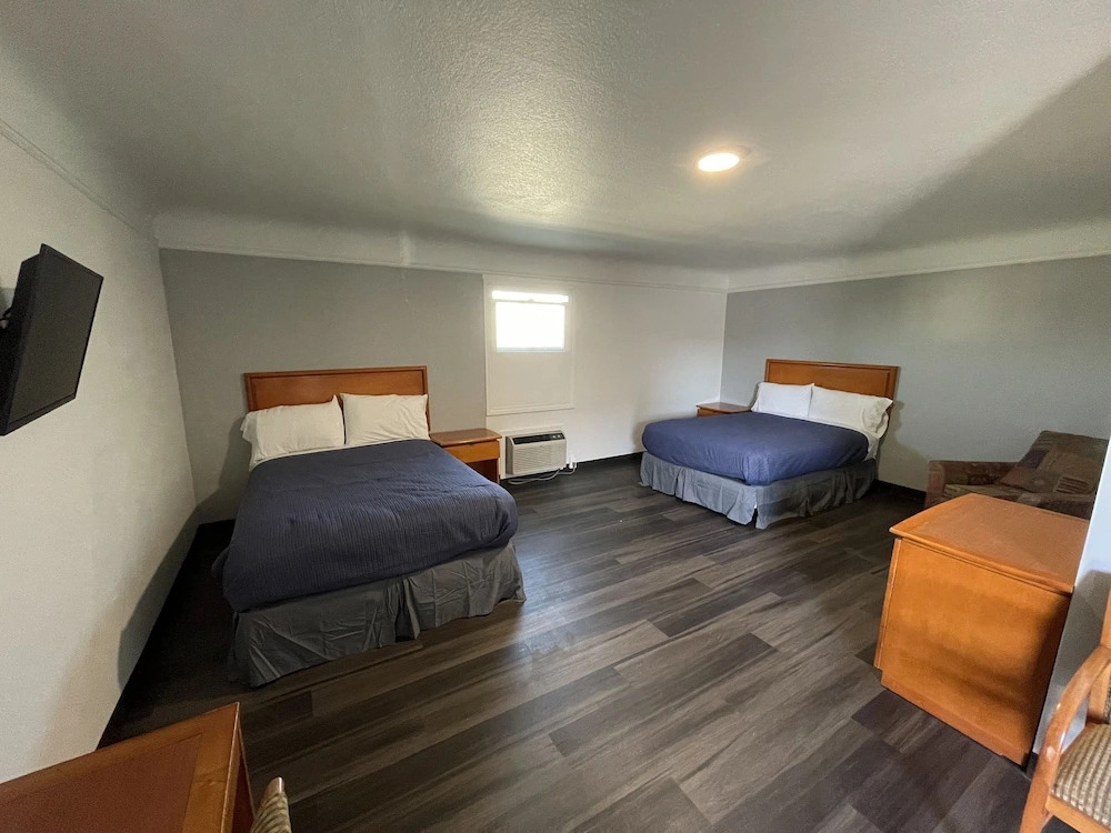 Holiday Motel
