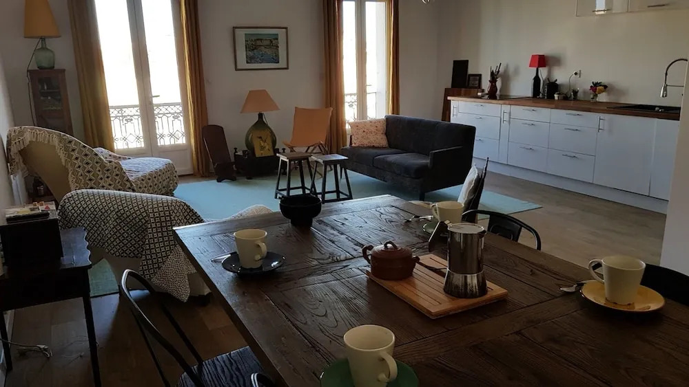 Sete Vue Canal Duplex Pour 7 Personnes