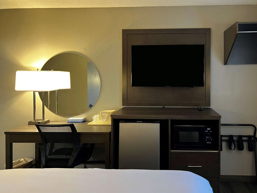 Econo Lodge Spring Lake near Fort Bragg