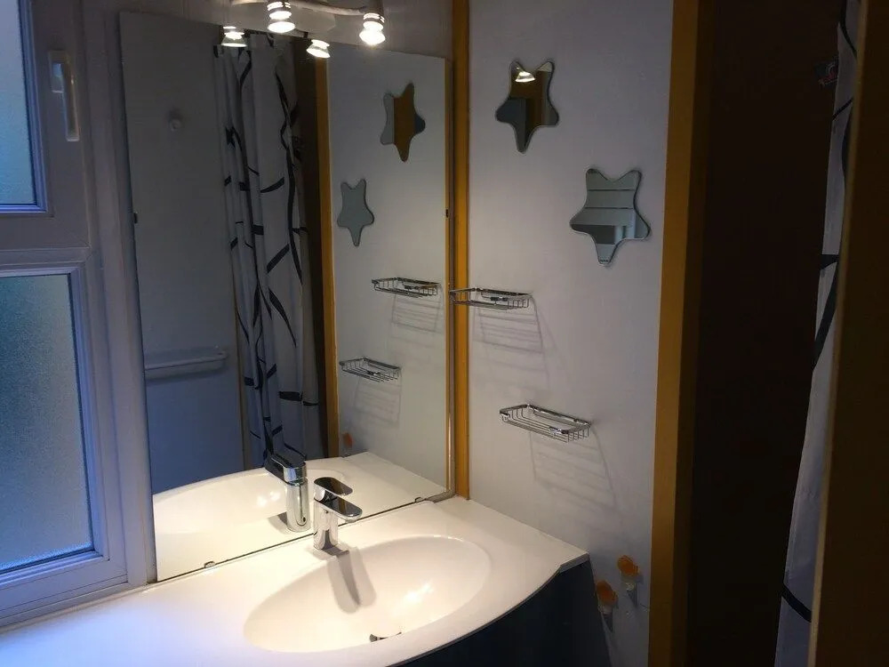Chalet orange naturiste la Jenny
