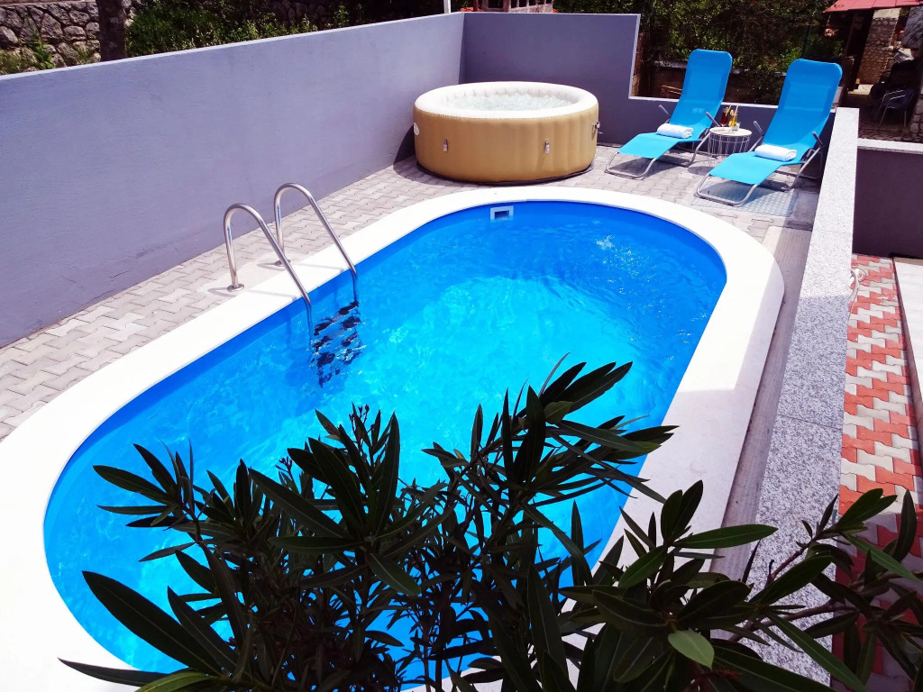 Gorgeous Home With Swimming Pool, Hot Tub & Sea View