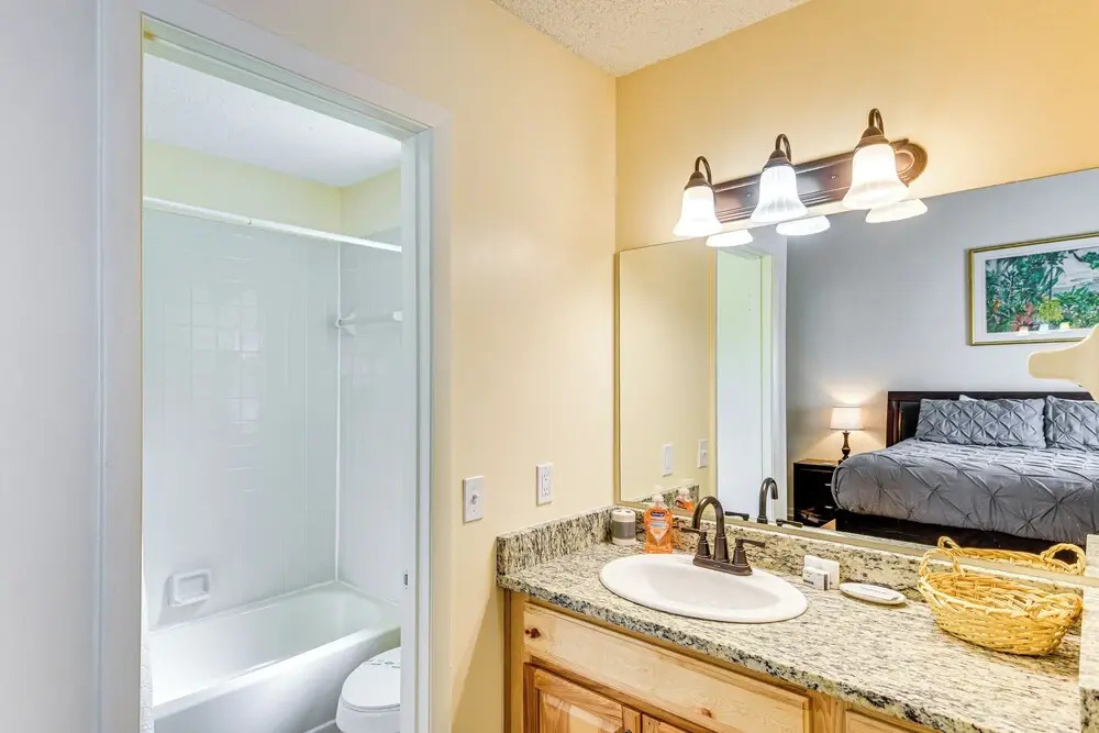 Palm Coast Home w/ Hot Tub - 3 Mi to Beaches!