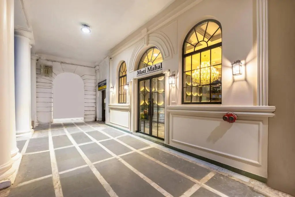 Saltstayz Autograph - Connaught Place