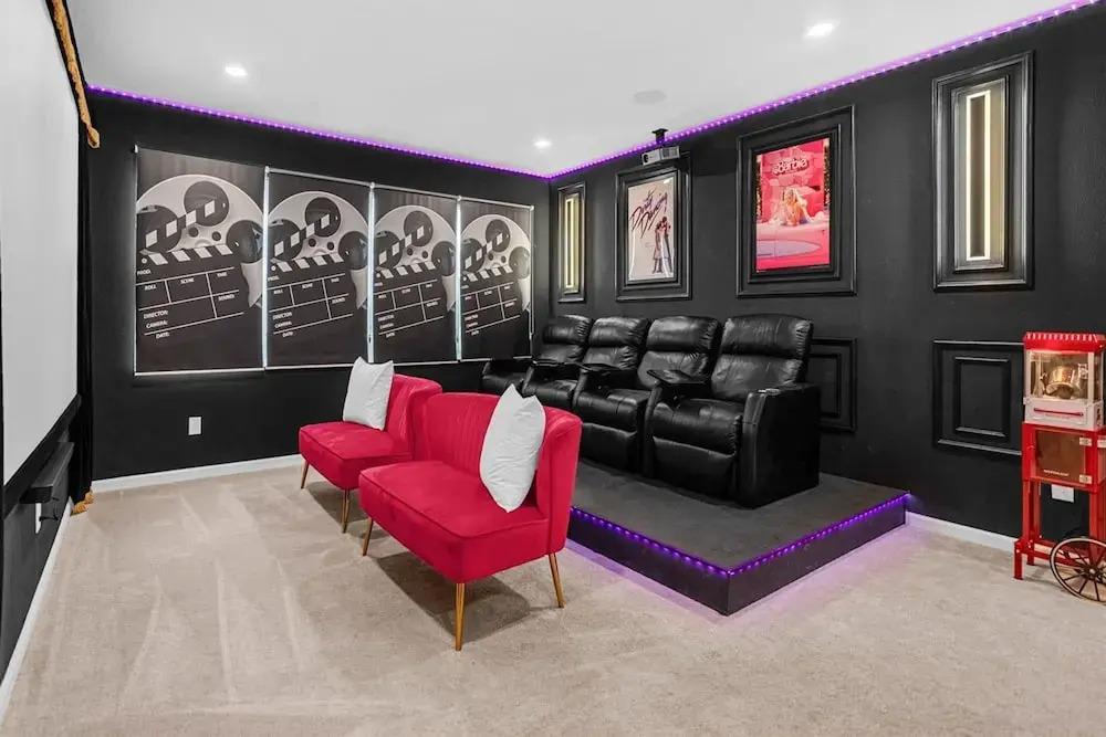 Upstay Mansion w Cinema Games Pool- Sleeps 26