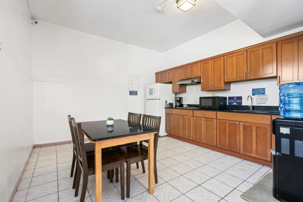 Borinquen Beach Inn