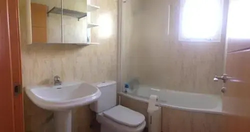2010-Superb apt 2 bedrooms in complex with pool