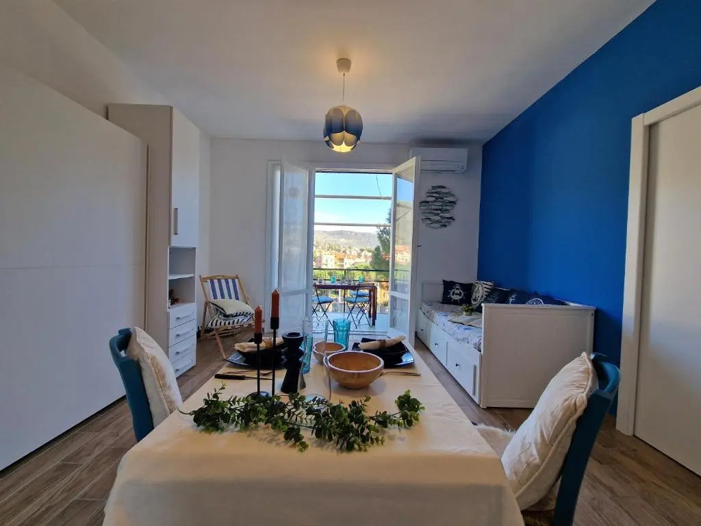 650 metri dal Mare - WiFi - Terrazzo - Piscina - A/C
