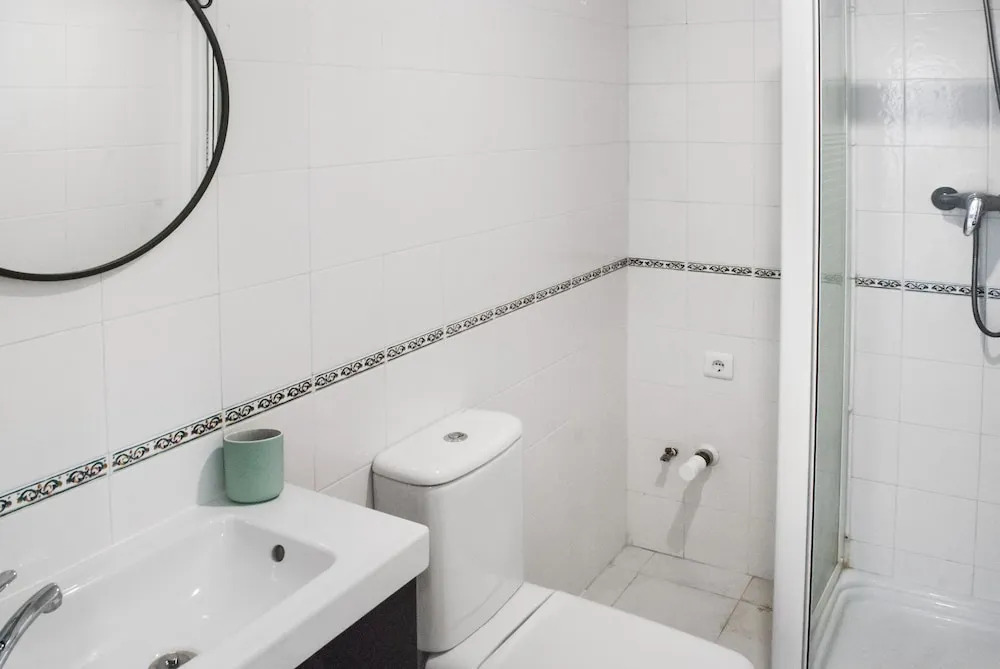 Beachclose Apartment with Large Terrace and Pool Ref 6