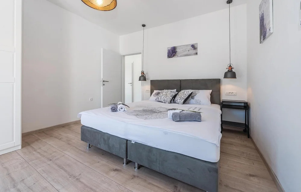 Luxurious Home In Betina