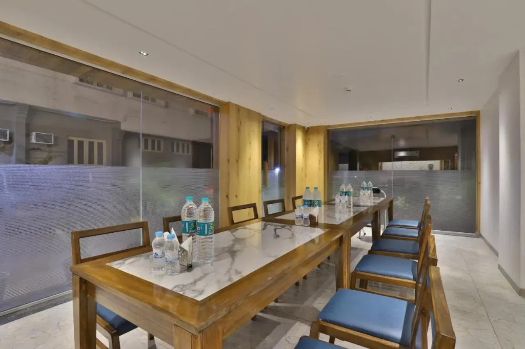 OYO Rooms Near Station Gulambaba Road 2