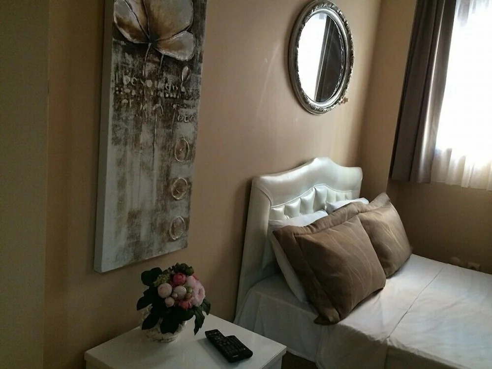 Rose Rooms Apart