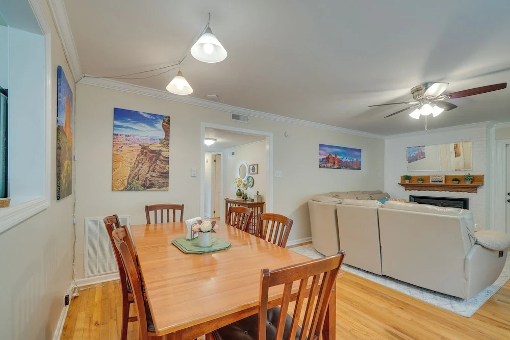Oak Ridge Retreat w/ Porch < 1 Mi to Downtown