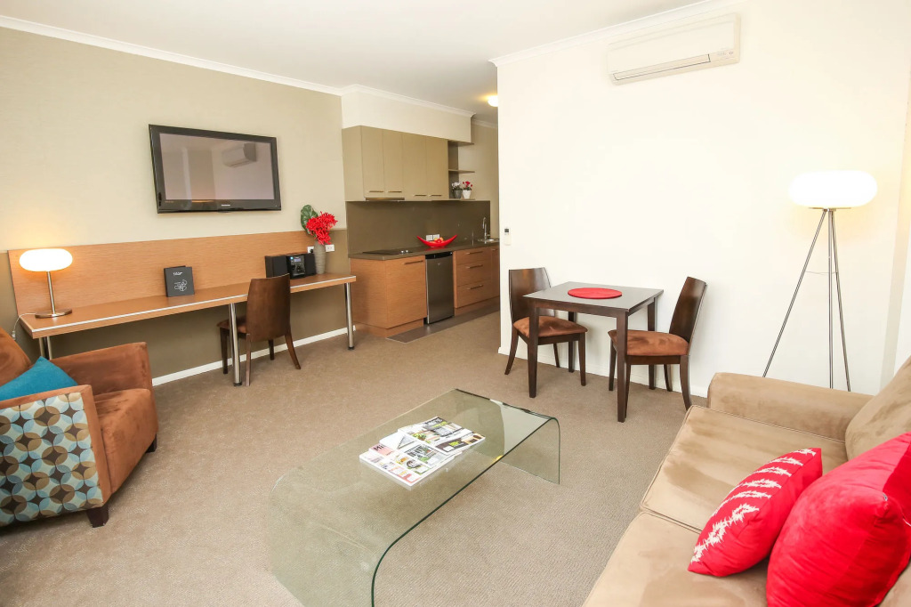 Indulge Apartments - Ontario