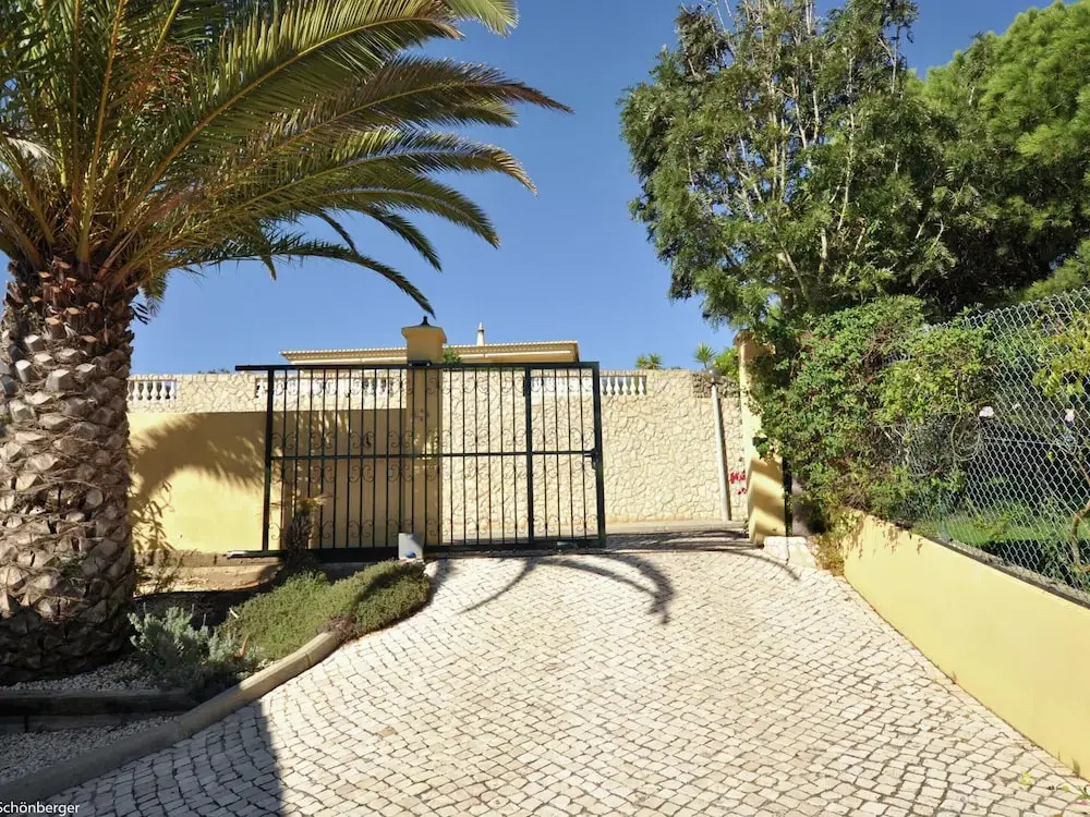 Semi-detached Villa With 1 Bedroom Located Near Meia Praia Beach - Lagos