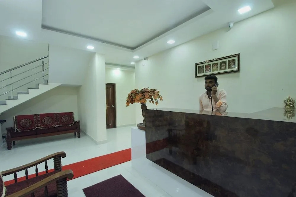 Oyo 26193 Hotel Maple Suites
