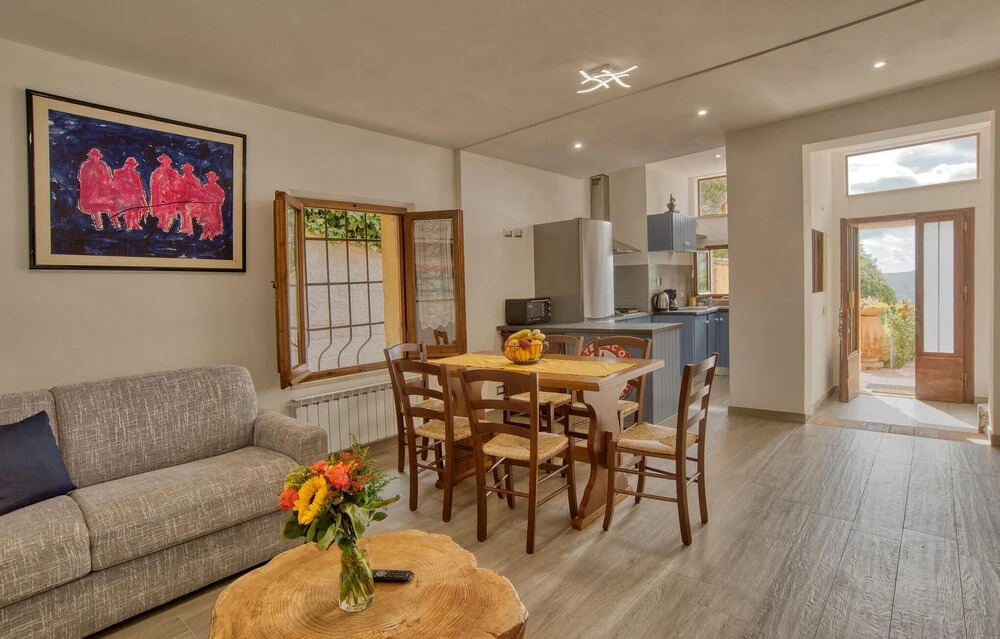 2 Bedroom Lovely Home In Chianciano Terme