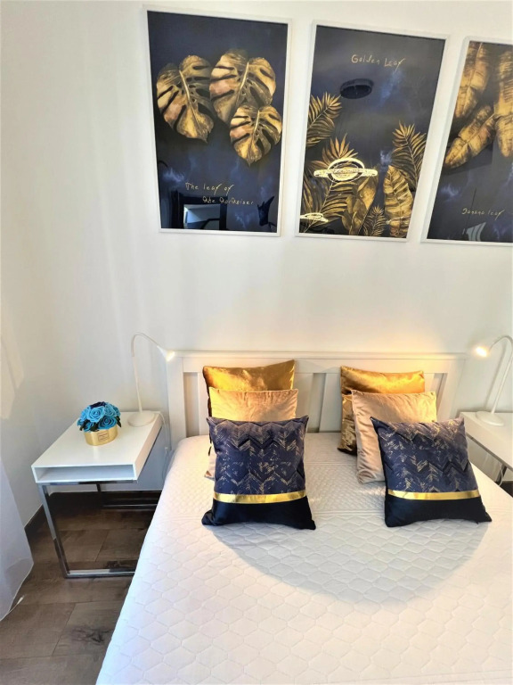 Luxury 5 Star Studio in the City Center with Pool