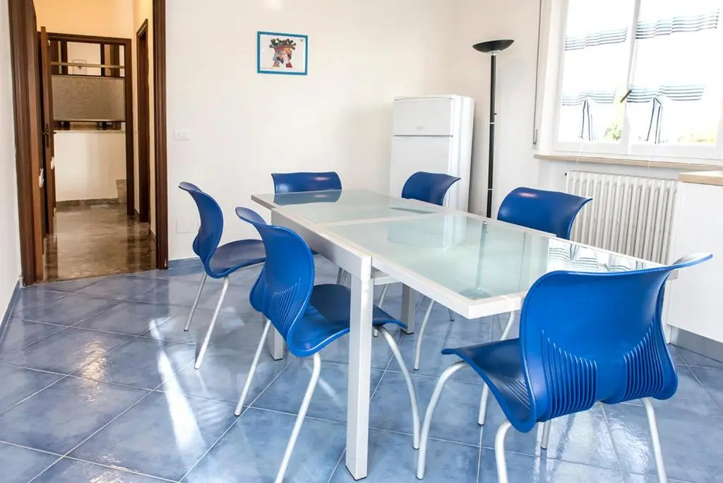 N235 - Numana, ampio appartamento con terrazzo vista mare