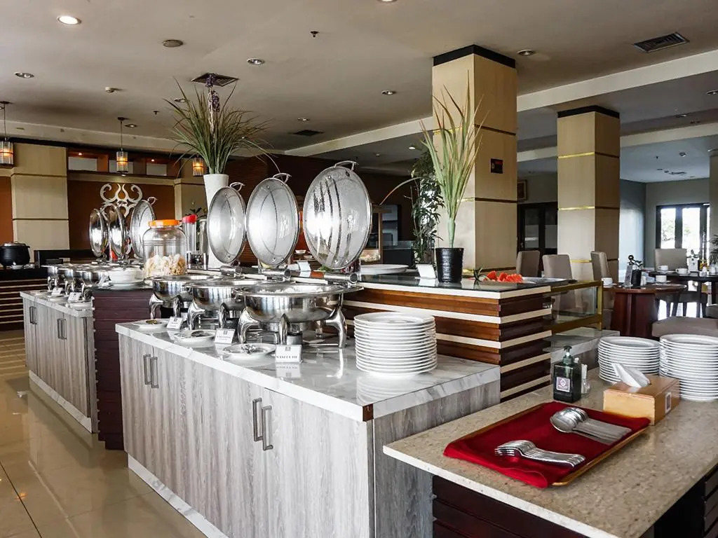 Sutanraja Hotel Convention & Recreation