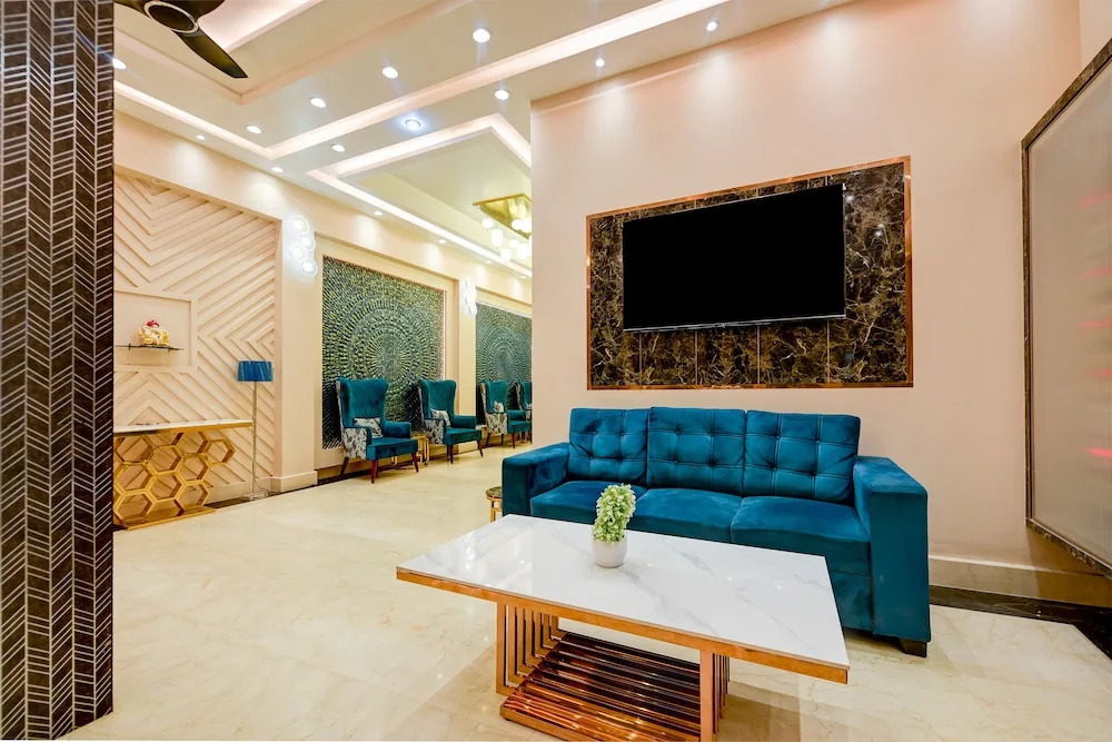 Hotel Pearl Plaza, City Centre - Near Connaught Place & NDLS Railway Station