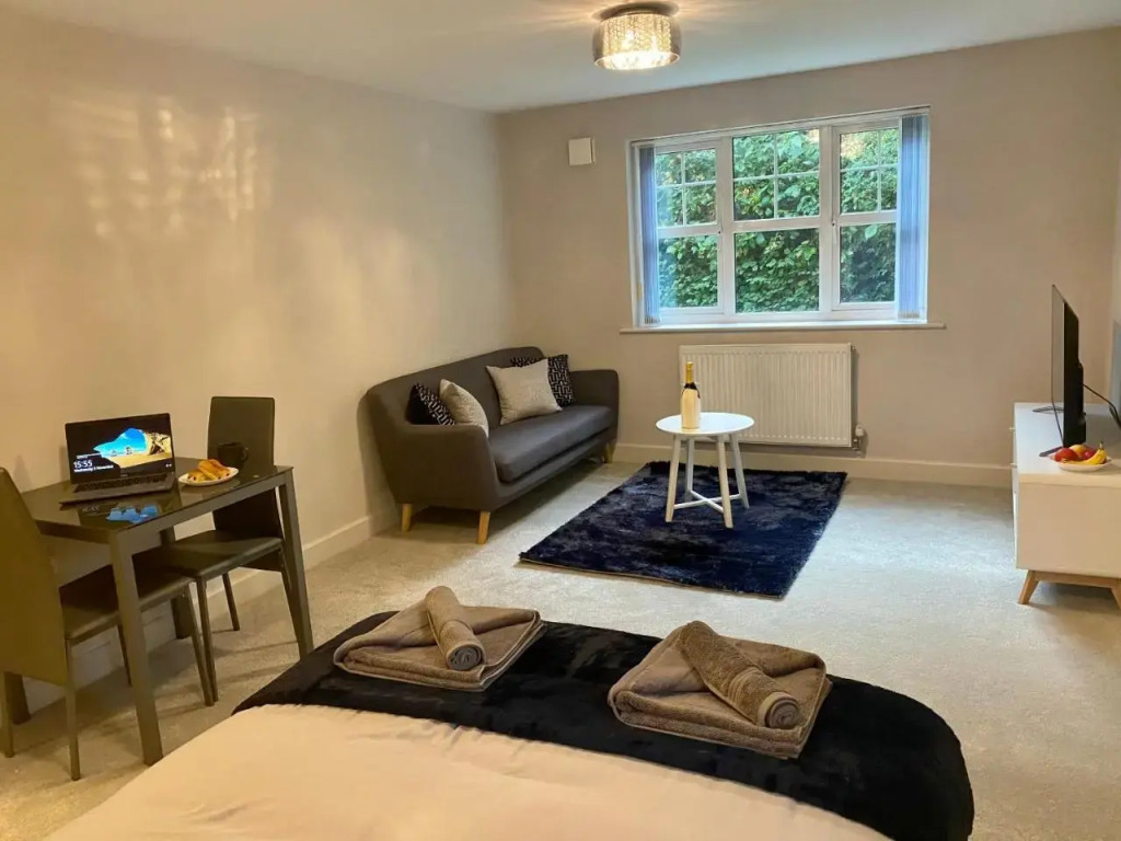 Private Luxury Room Southampton (Adults Only)