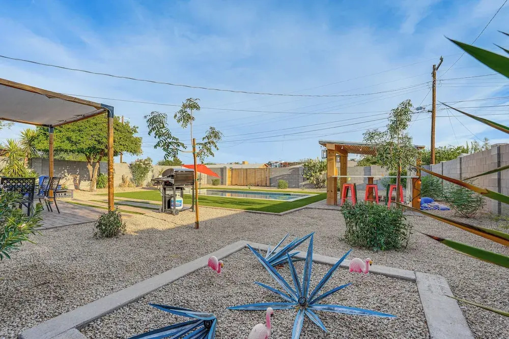Chandler Home 7 Blocks to Dtwn w Backyard Oasis