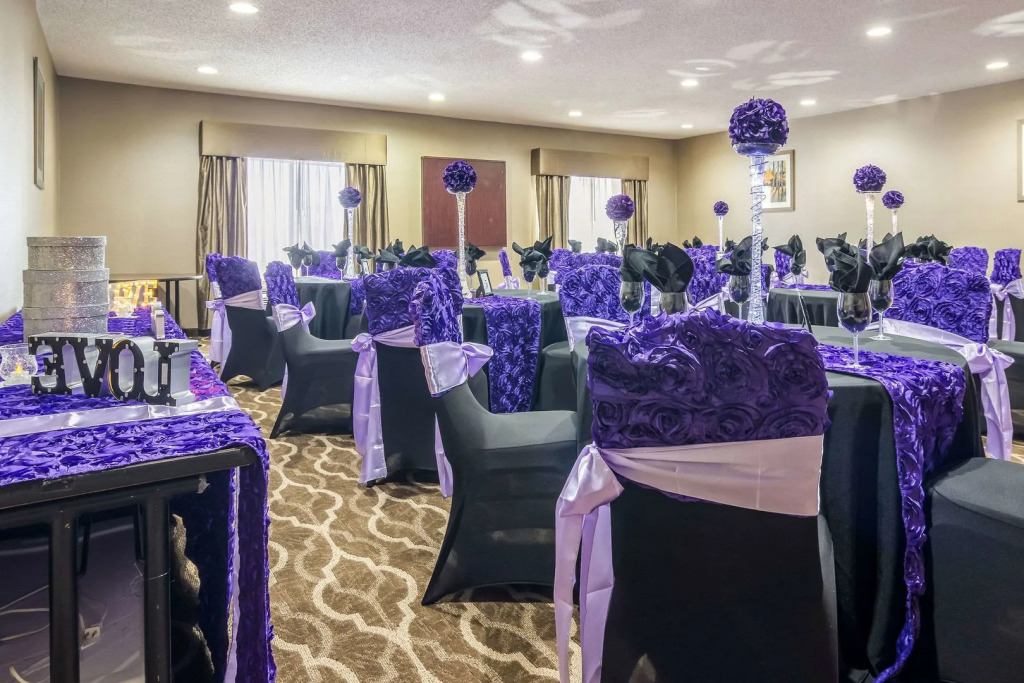 Holiday Inn Express & Suites Southfield - Detroit