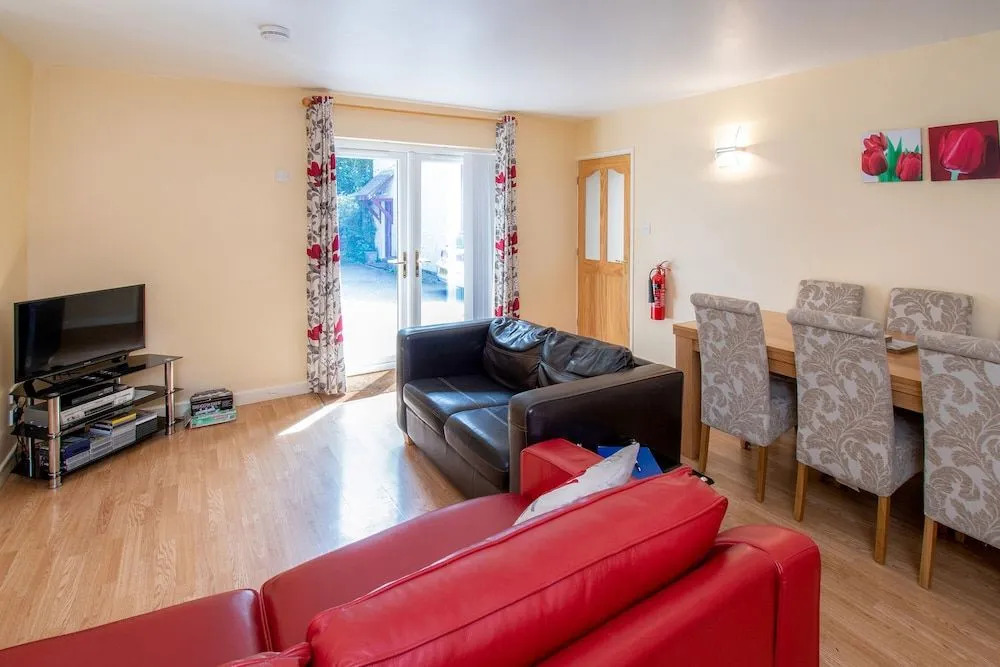 The Coachhouse - Cottage with Private Hot tub