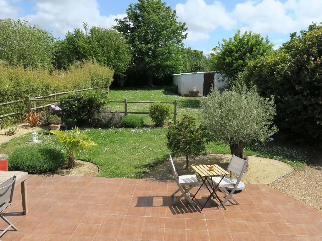 Maison de charme avec jardin, terrasse et WIFI, à 600m de la mer à Pleumeur-Bodou - FR-1-368-294