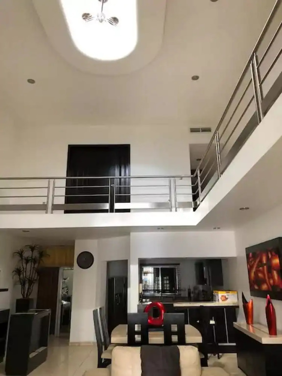 NLeon Luxury House