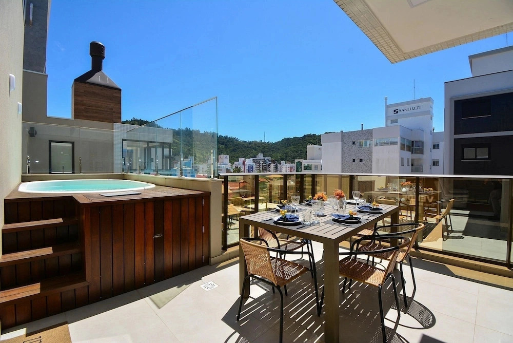 Duplex Vista Mar com Piscina Privativa