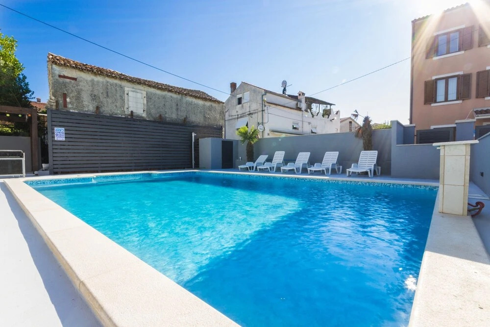 Villa With 5 Bedrooms in Pomer, With Private Pool, Enclosed Garden and