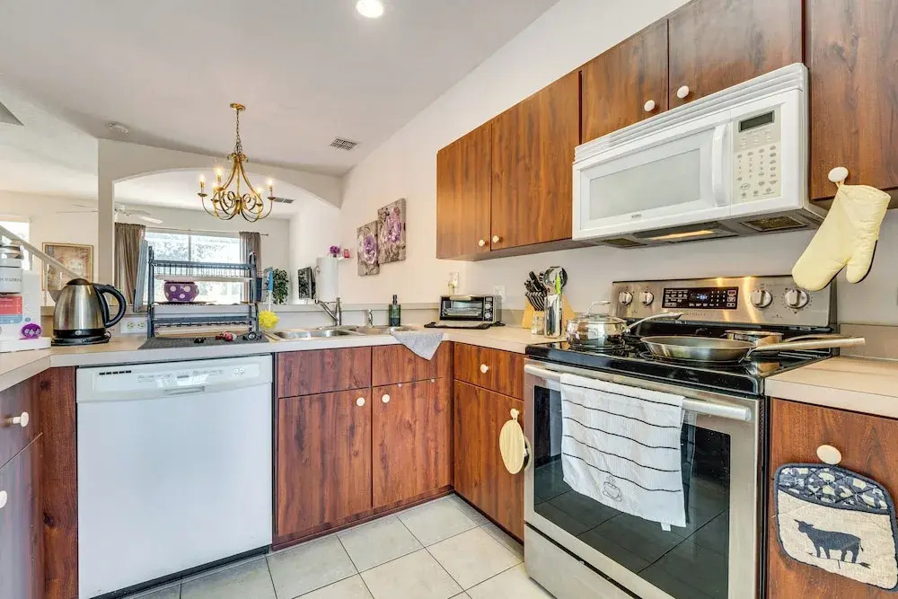10 Mi to Disney World: Townhome w/ Community Pool!