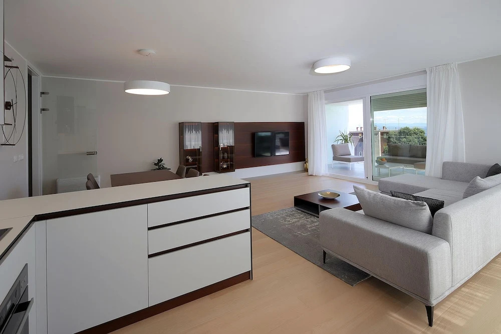 Stylish Apartment 100m from the Beach