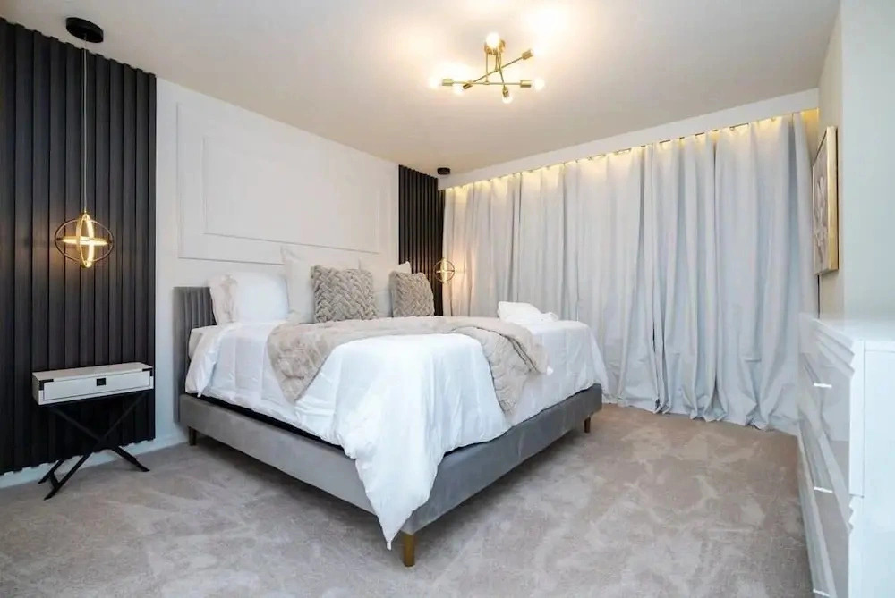 Spacious Family-friendly 7BR House w/ Private Pool Near Disney