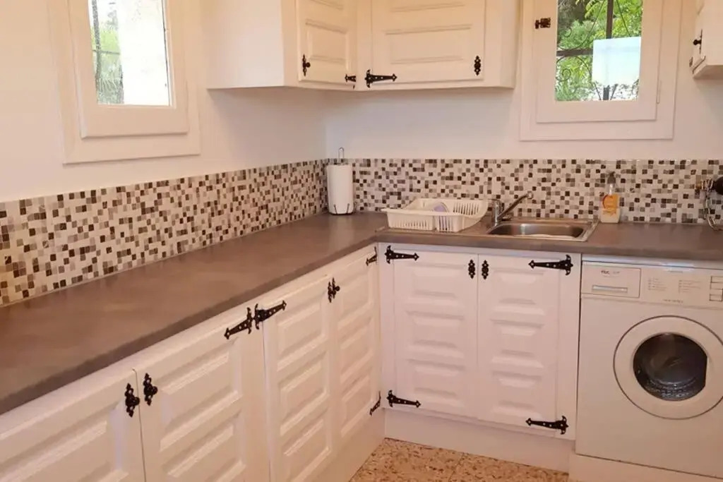 Fabulous refurbished apartment above private villa