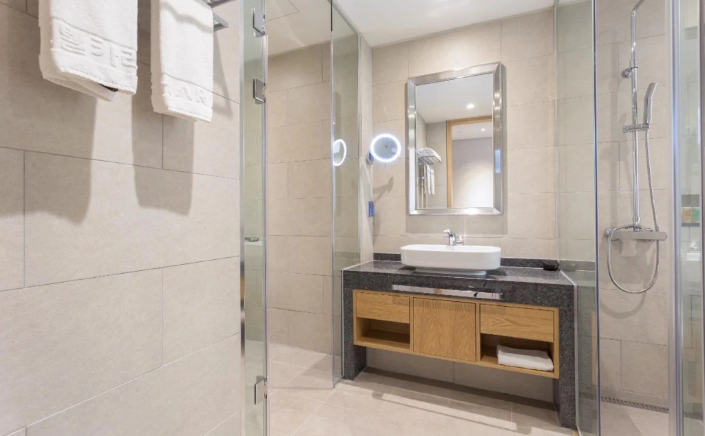 Charis Hotel