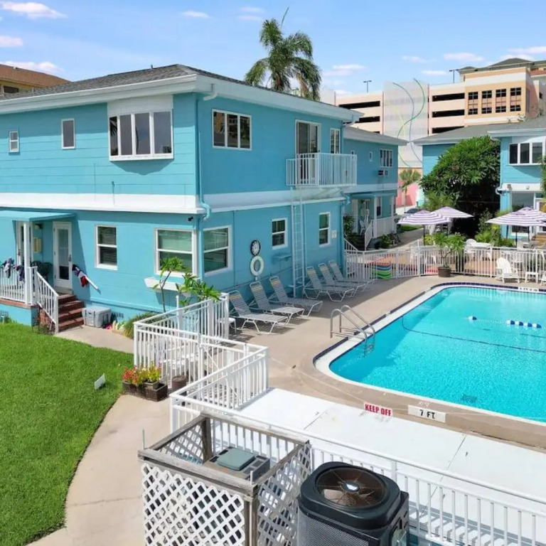The Seashell Suite with Heated Pool and Walk to Beach
