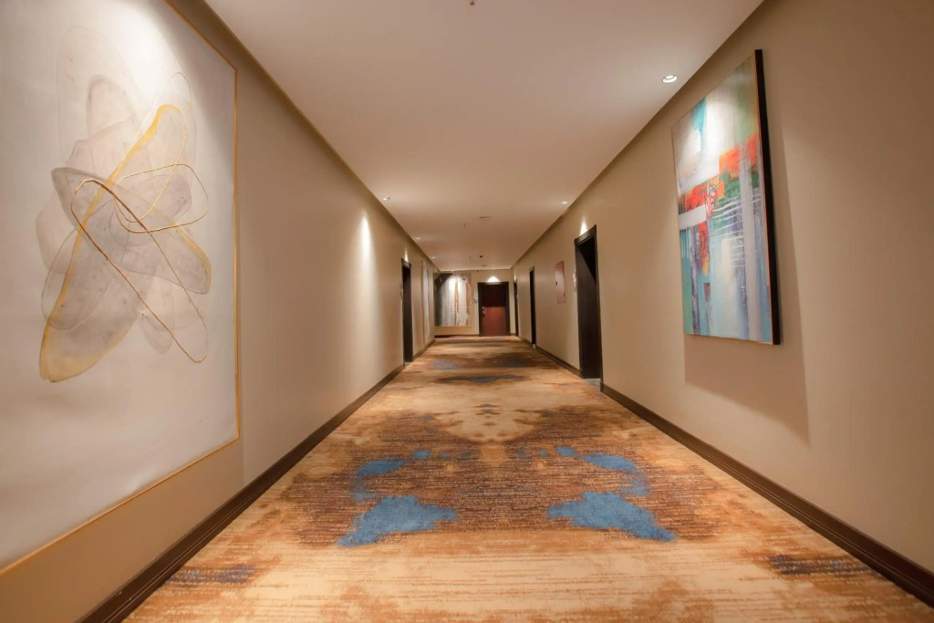 Azar hotel