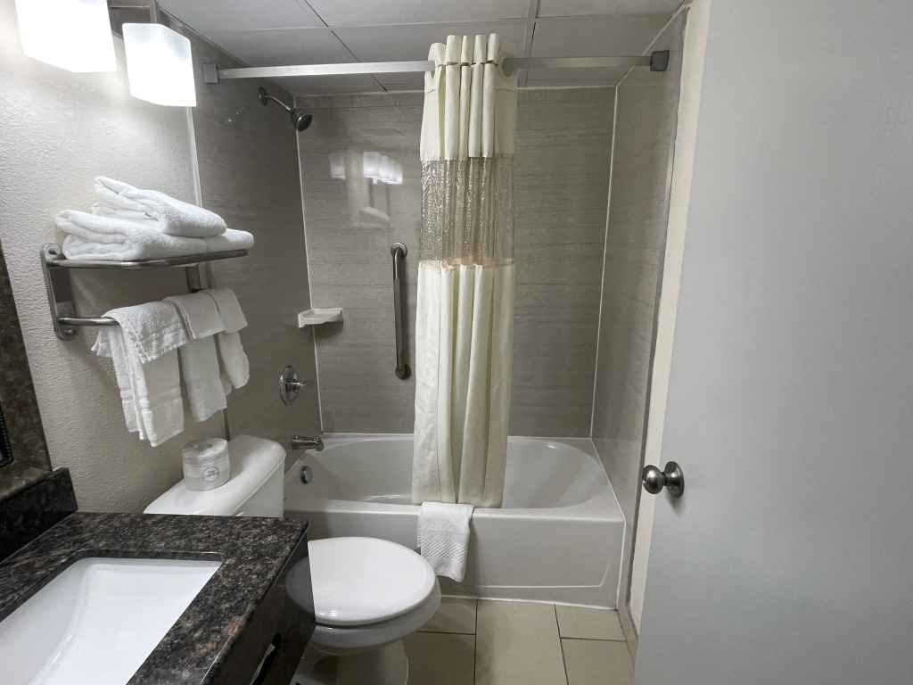 Quality Inn & Suites Cincinnati Downtown Area