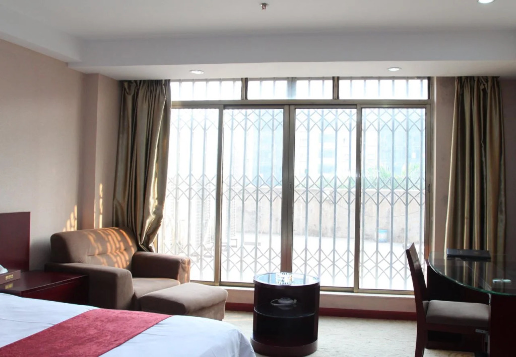 Rich Hotel
