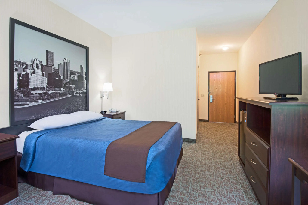 Super 8 by Wyndham Grove City