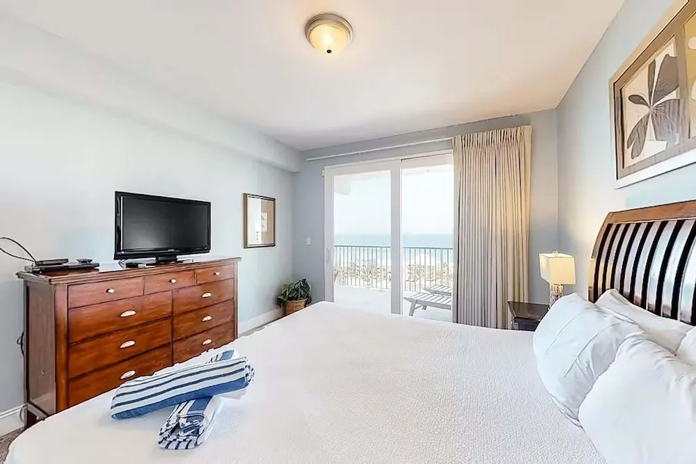 Laketown Wharf 801