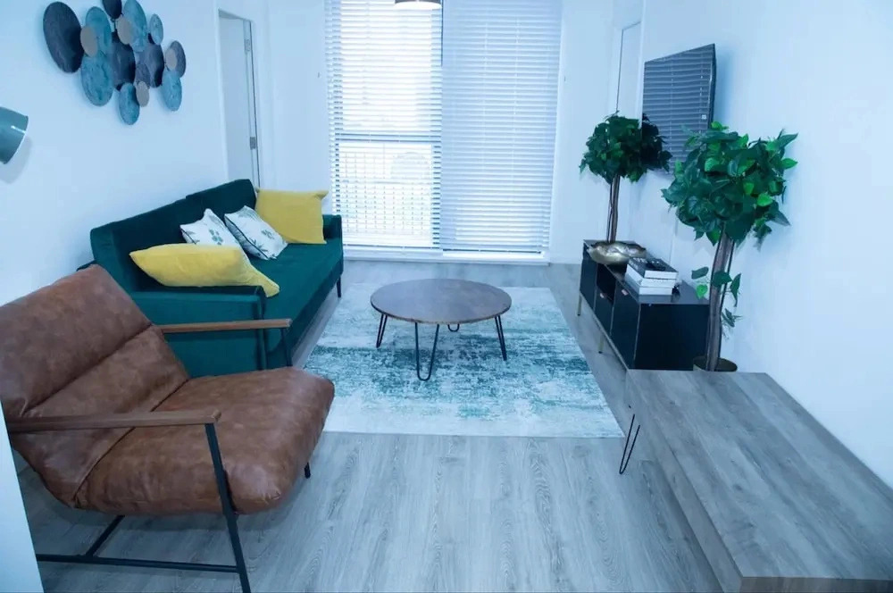 2br(en-suite/ Sleeps 4 With Private Parking