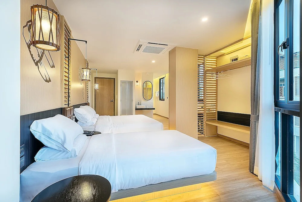 Phra Nakhon Poshtel