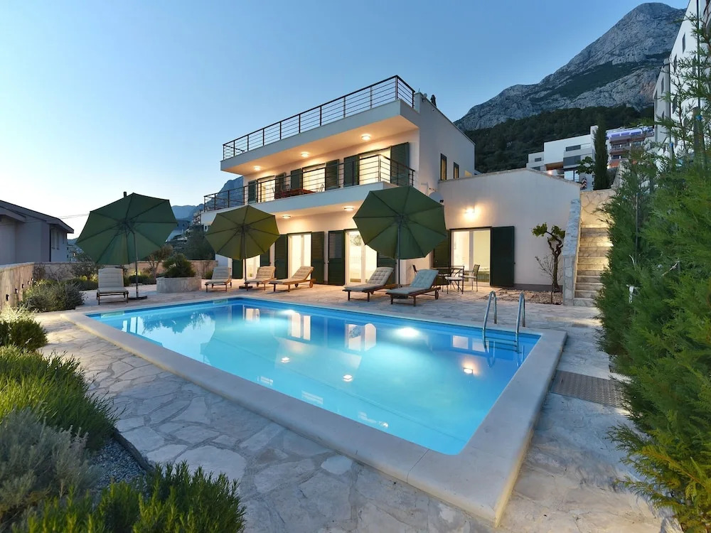 Luxurious Villa in Makarska With Pool
