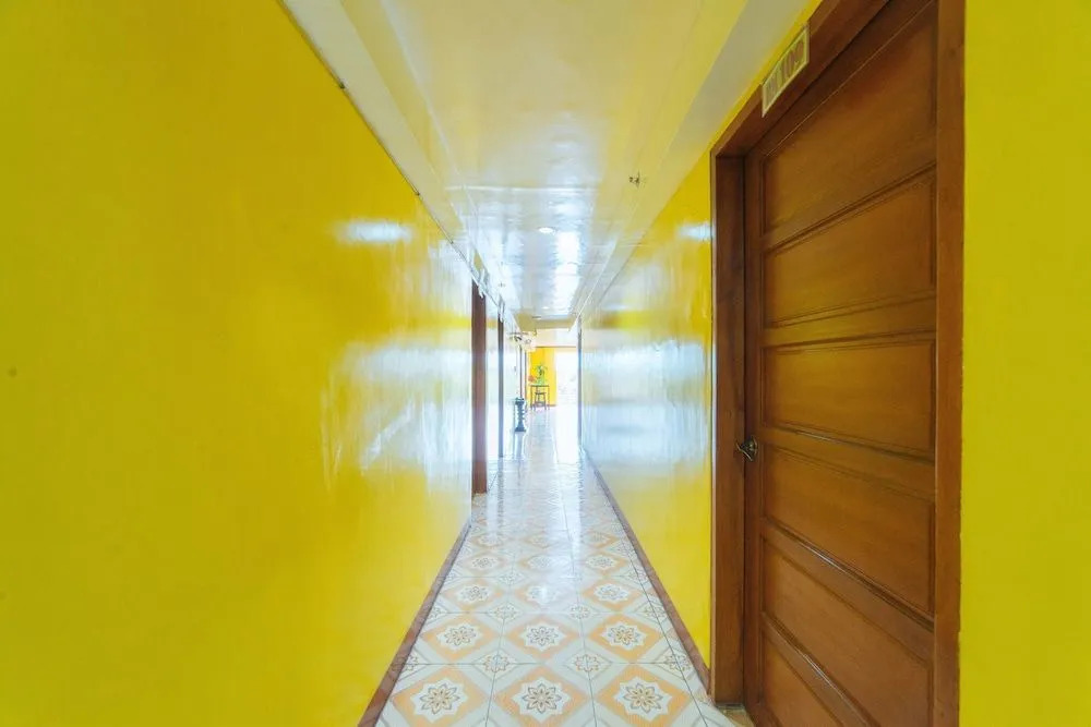 RedDoorz near Golden Sarok Shrine
