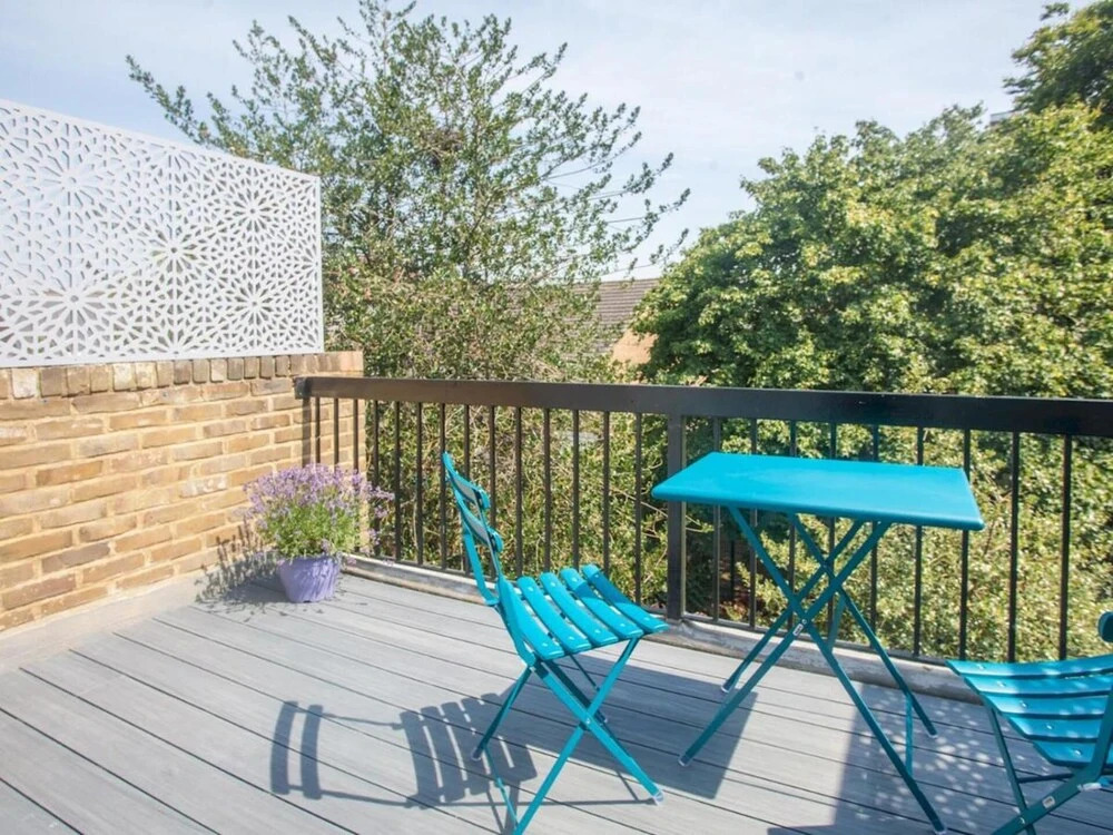 Sunny and Bright 1 Bed Apartment in London