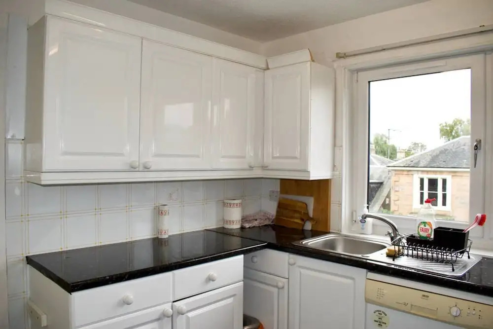 Lovely Spacious 2 Bedroom Flat by the Meadows