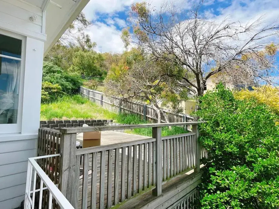 Spectacular Hobart River View Home